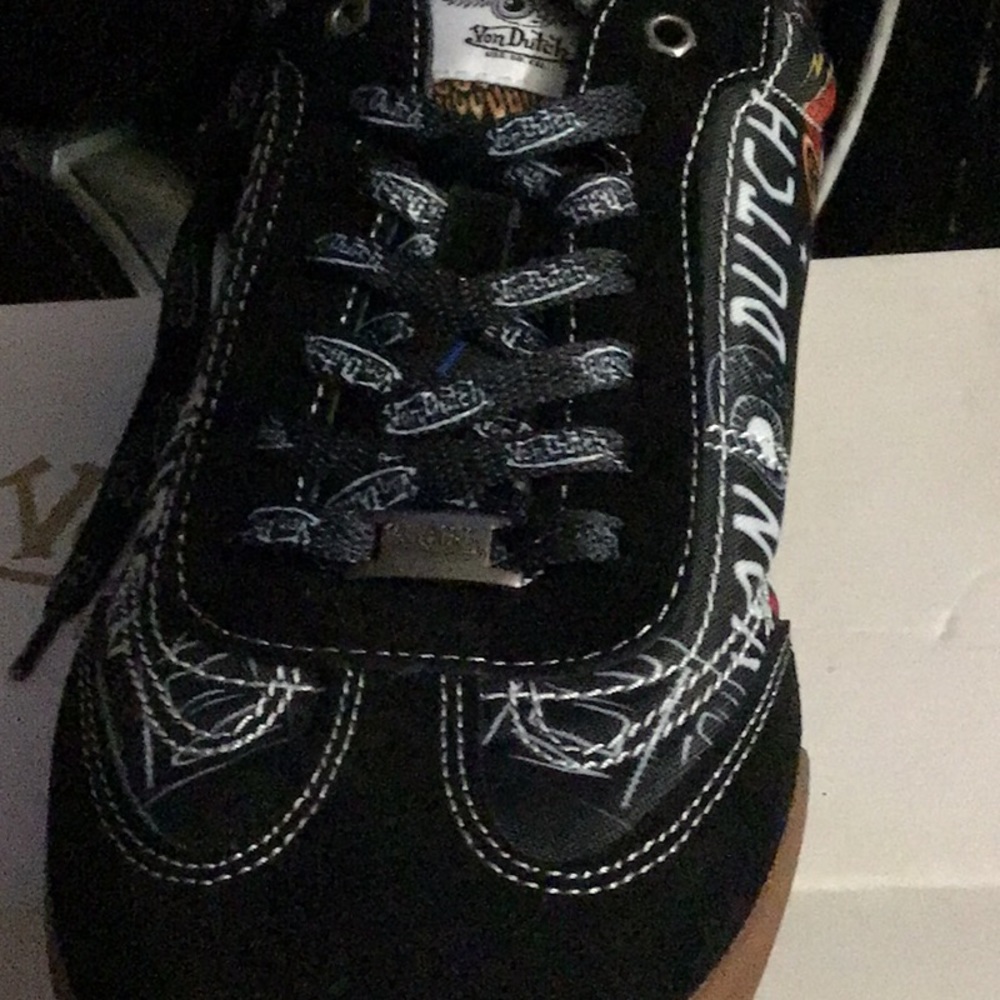 Shoes black with colored. Graffics sz12